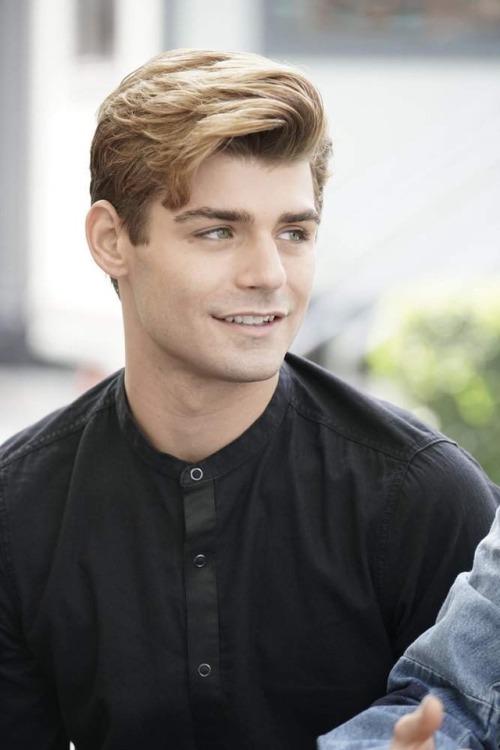 mec-jugend-gio:Garrett Clayton