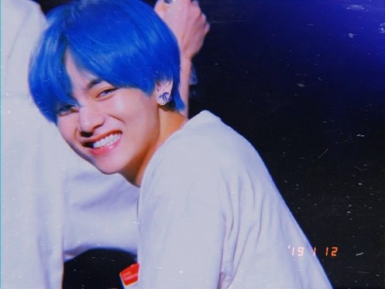 2. Taehyung's blue hair transformation for the "Persona" comeback - wide 6