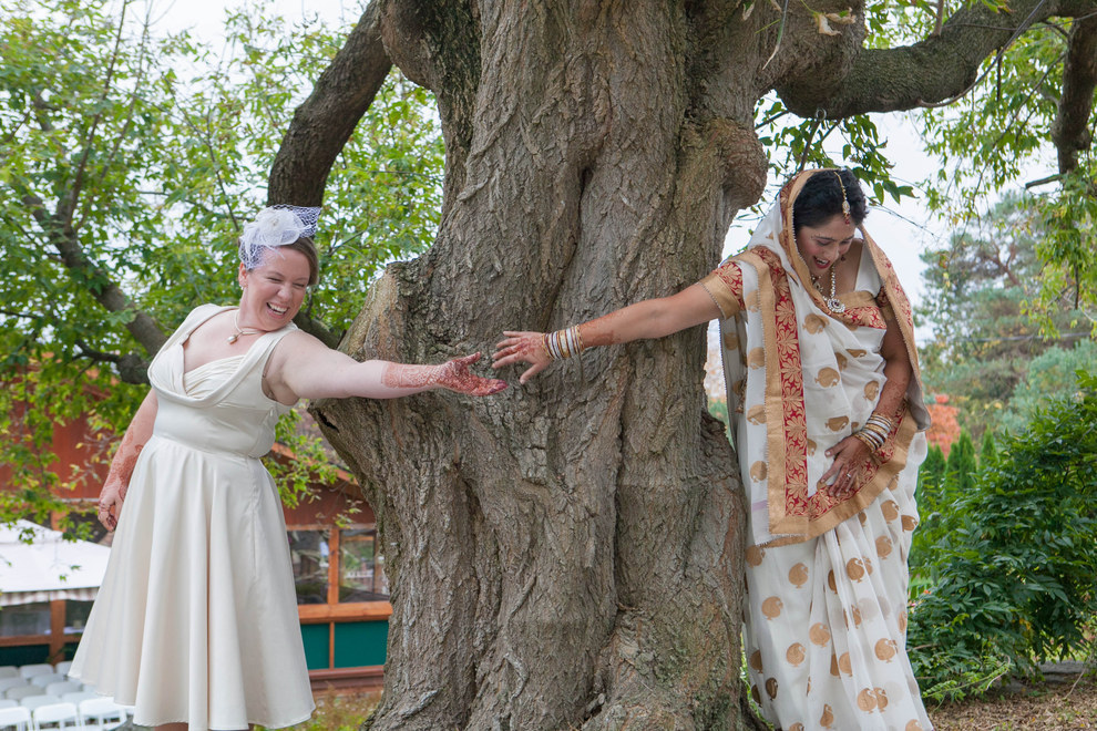 buzzfeed:  This photo series of brides seeing their brides for the first time might