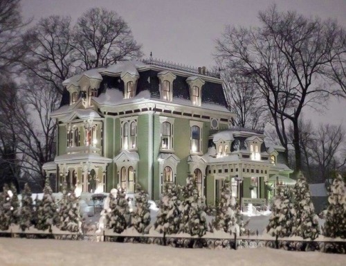 snowy victorians! - - - feel free to submit any cool victorian homes you would like posted!
