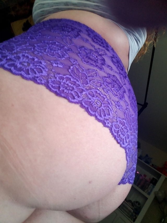 thickgirlhunter:  @sassafrasxo showing off for everyone Thank you for the submission!