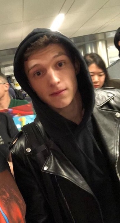 queensholland:LIVING FOR THE BLACK LEATHER JACKET AND HOODIE COMBO