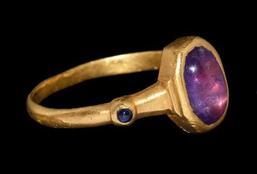 archaicwonder: Medieval Gold Ring with Amethyst and Sapphires, 14th Century AD