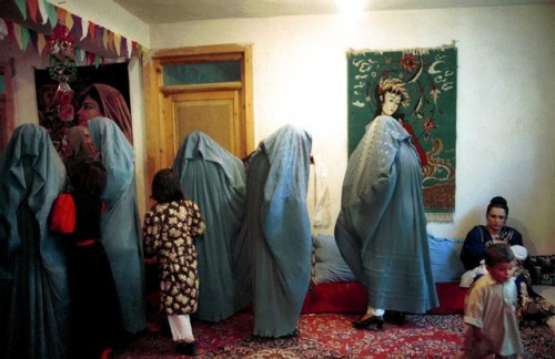 too-civilized:    Lynsey Addario  