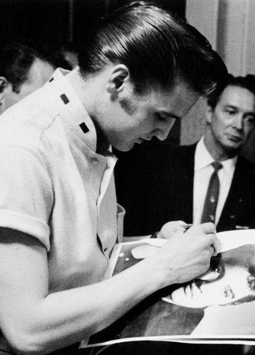 Elvis Presley meets with fans and signs autographs at the University of Dayton Fieldhouse, May 27, 1