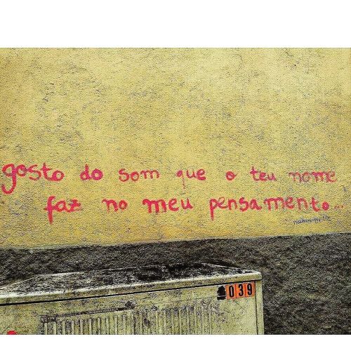 olheosmuros:  #Repost @luademarevazia  #olheosmuros #olharesdesampa  #muro #vozdacidade #pensamento #somdoteunome #cidade #art #urban #arteurbana http://ift.tt/1OV7dLP