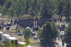 gameofthronesguide:  We have a few pictures of some Unsullied extras and some horses preparing for a scene on the Makarska Riviera, more precisely in Baška Voda. 