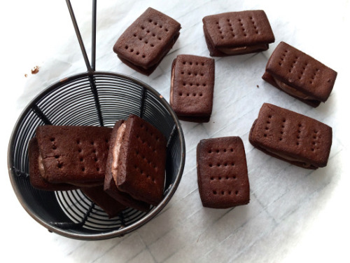 foodsforus: Homemade Bourbon Biscuits