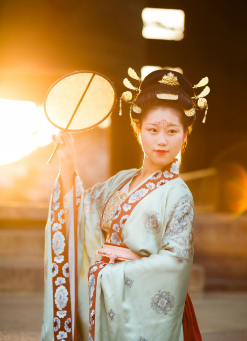 Traditional Chinese hanfu | Location: Japan. Photo by 霜序映画