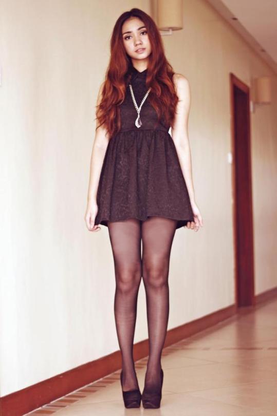 suki2links:  adore-tights:Follow for more!  I ❤️ her mini dress and high heels,