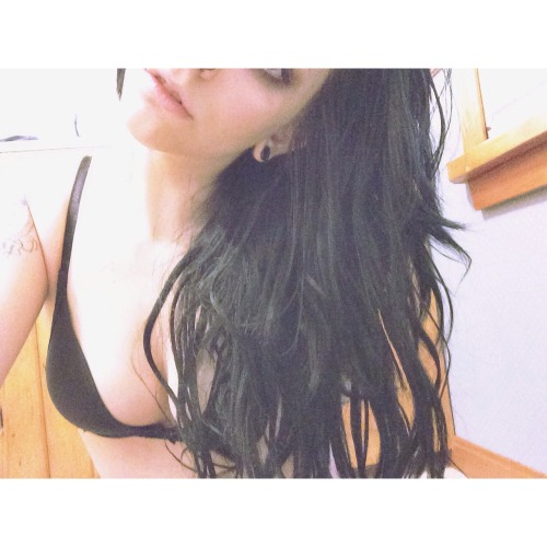 bullshitinthebronx:  I sit on my bathroom floor and take low quality photos in my bra for fun. 