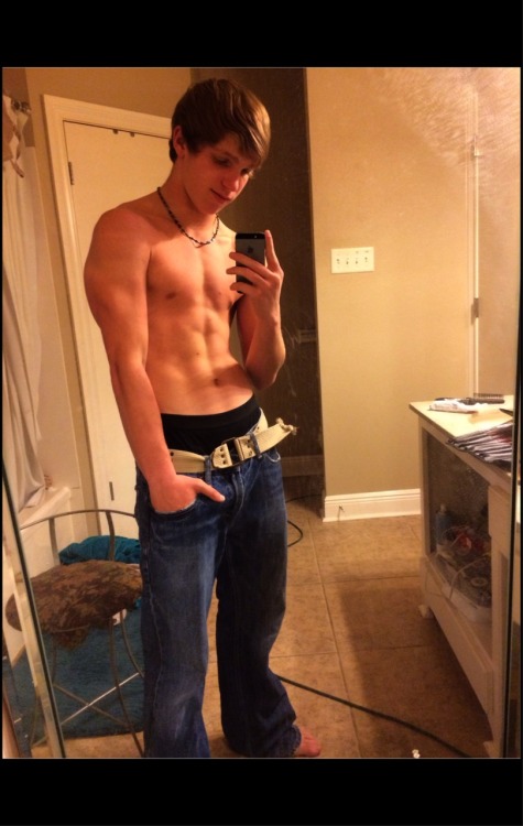 just-a-twink-again:  joelk1691:  Thank you and have a nice day  saggin’ with no shirt, bare feet 