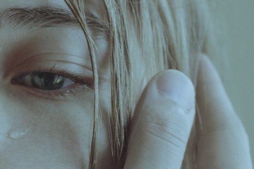 “Você já se sentiu partindo ao meio? Você já se sentiu fora de lugar? Como se de alguma forma você não fosse daqui e ninguém te entendesse?” — 	Simple Plan