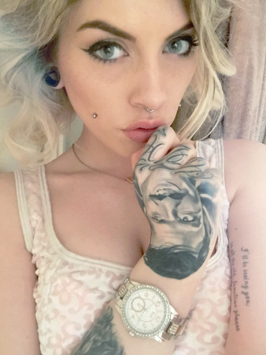 sexytattooedgirls:  Bea Dux