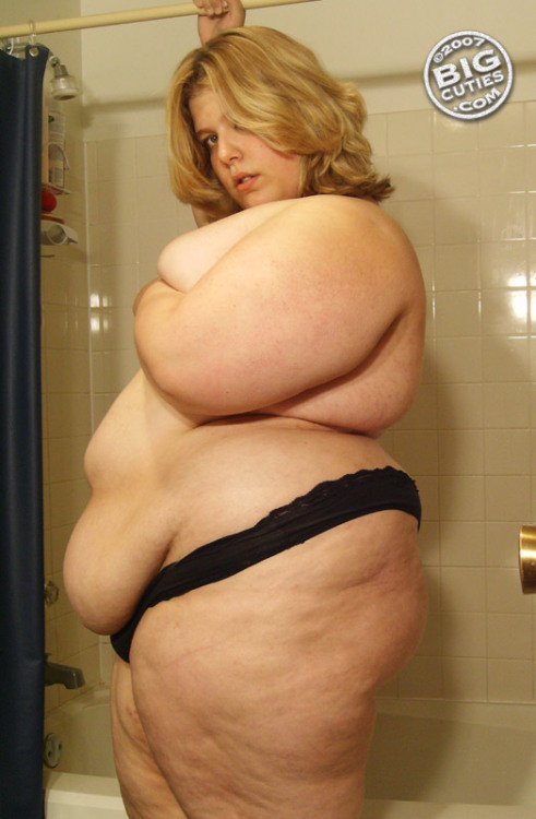 caligula331:  Big Cutie Jae - In the Bath