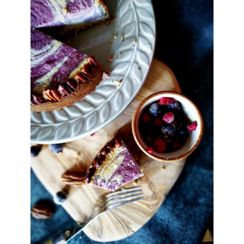 “NightOwlMode”..again.. oven baked cashew “cheesecake” with homemade rasberry- berries s