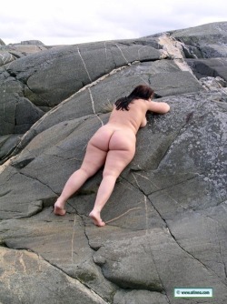 bbwpussylovers:  http://bbwpussylovers.tumblr.com/  Big,Curvy Girls Outdoors just totally captivates me !!!!