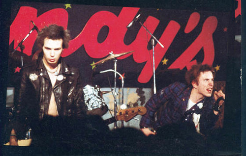 myproblemisthereality:  johnny rotten | Tumblr en We Heart It. http://weheartit.com/entry/61351089/via/sabri_ramones