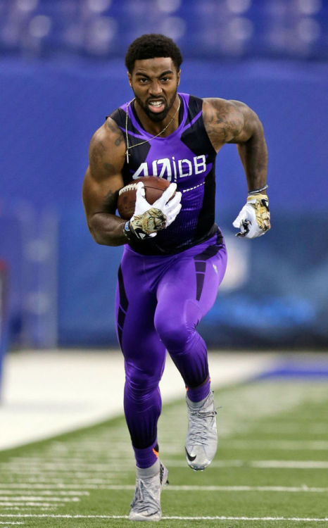 charlibal:  BALLERS we THIRST for seriesWanna RUN some DRILLS with him ???