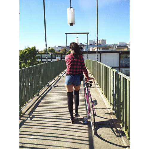 sexycyclists: brunette babe walks bike
