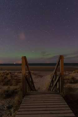 llbwwb:  Aurora at Findhorn Beach II (by chris_thomson_1274)