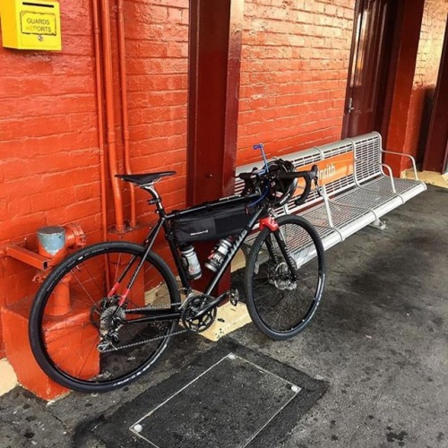 youcantbuyland: #Repost @graveleur ・・・ Niner RLT packed and ready. Headed for adventure. #graveleur 