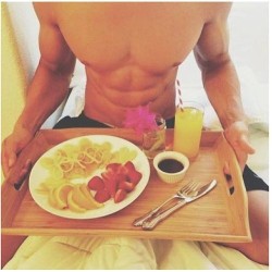 2hot2bstr8:  one can dream that they could wake up to this every morning. and i’m not talking about the food lol ♥♥♥   Hell the food was the last thing i looked at. Lol