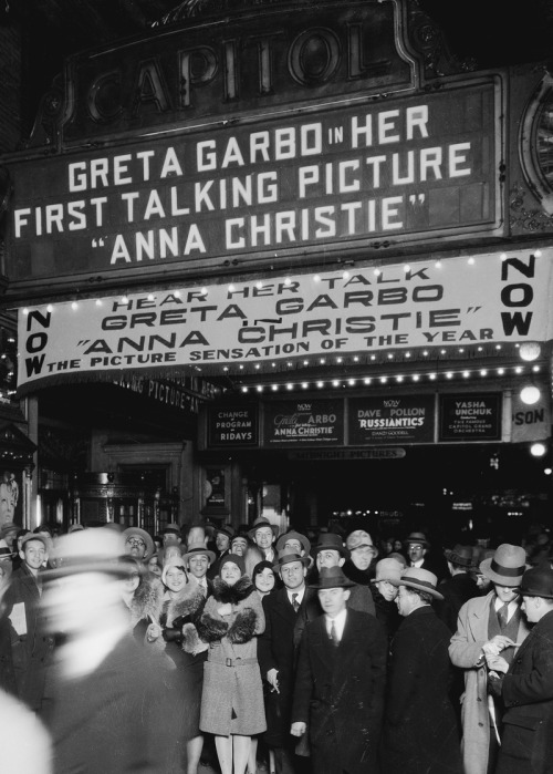 pre-codes:Crowd outside the Capitol Theatre in New York for the premiere of Anna Christie, Greta Gar