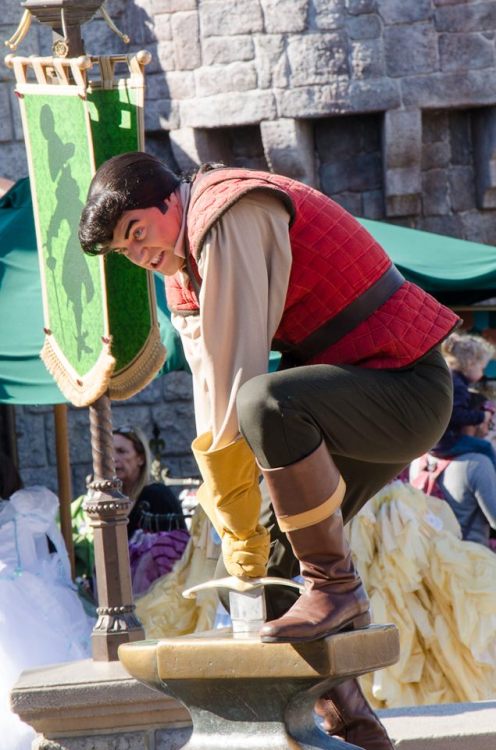 lamagiededisney:Gaston testing his strength in Fantasyland, Disneyland Paris!