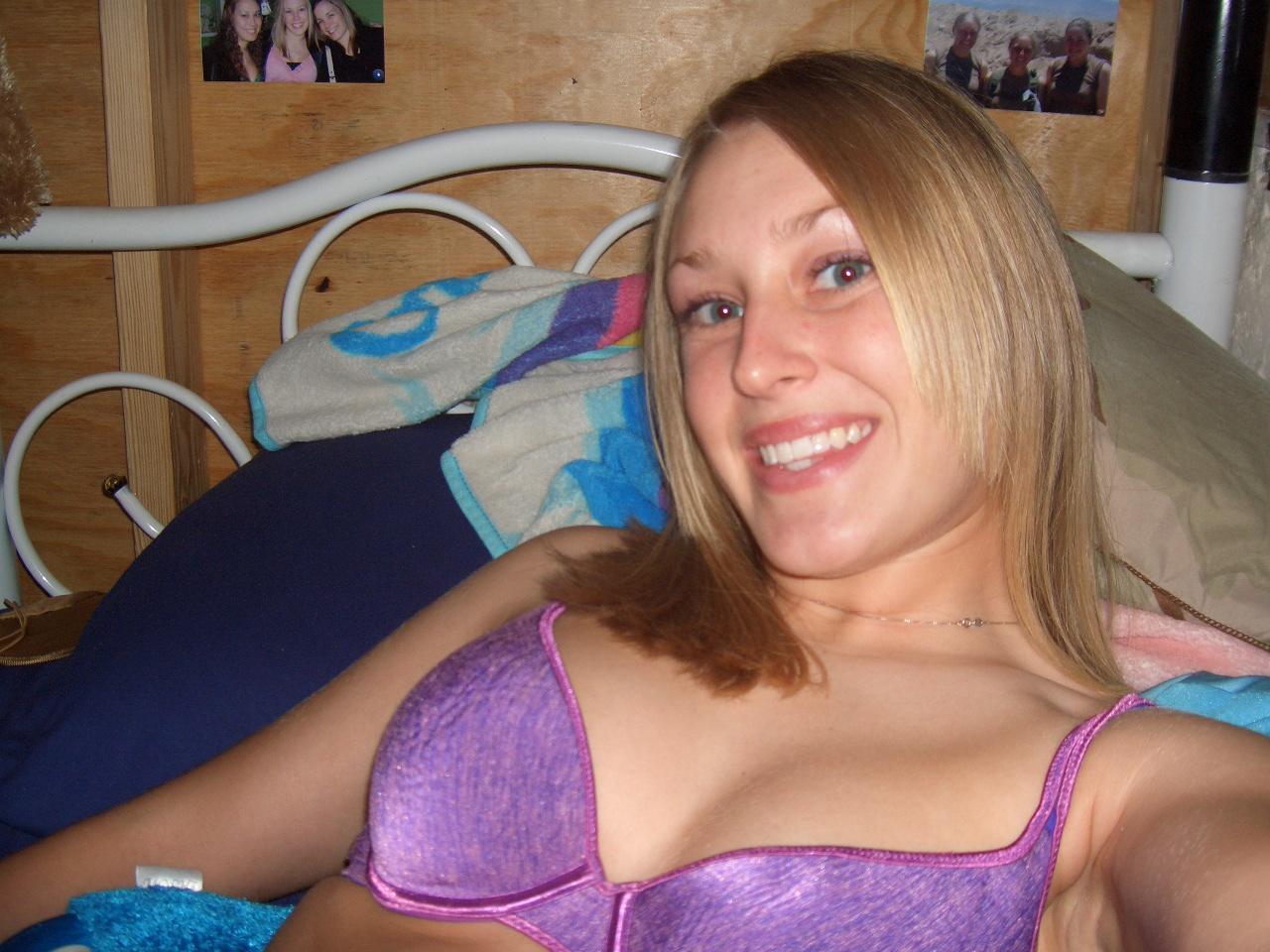 mymarinemind:    This is just a hint at the super sexy military women at www.mymarinemind.com