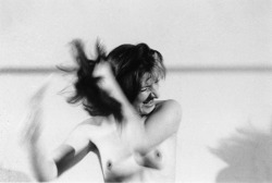 smrtjedobra:  Marina Abramovic ART MUST BE BEAUTIFUL, ARTIST MUST BE BEAUTIFUL  (Performance, 1975) 