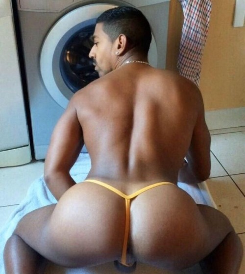 duttyking:  #turn on #cakes #I would pull that string to the side and eat his ass