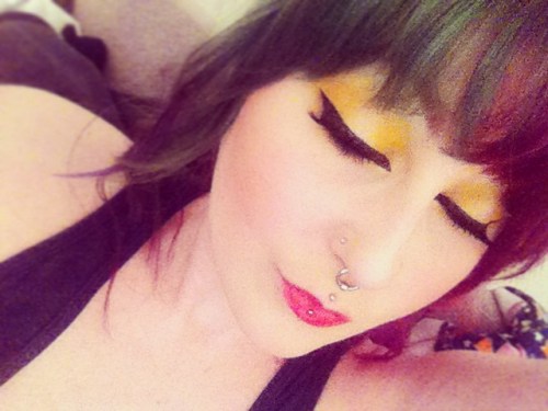 Yellow is such an underestimated color in makeup. So I dragged out my Buttercupcake shadow from Suga