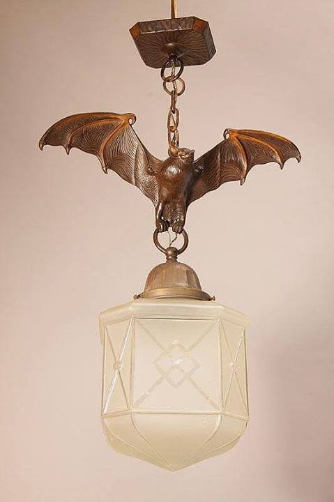odetosaddisco:Bat lamp (Germany, 1915)