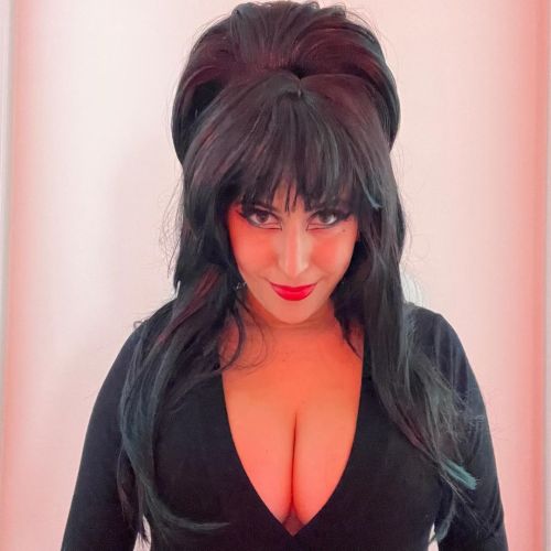 Did my best Elvira for my 666th post on iloveapriloneil.com 😈♥️ only Ů now! https://www.instagram.com/p/Cf-bg6Ir0Qf/?igshid=NGJjMDIxMWI=