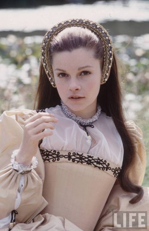 Geneviève Bujold(Bill Ray. 1969)