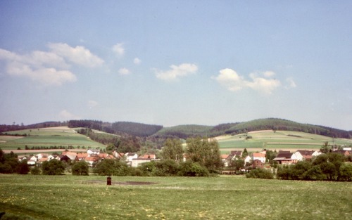 Horizontals XXVI - Niedersächsische Landschaft mit einem Dorf, 1981.