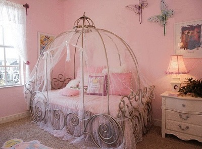 ladylikelittle:  ladylikelittle:  therefore i get a princess room!  Update: still