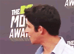 tennantes:  Tyler Posey arrives at the MTV Movie Awards. 
