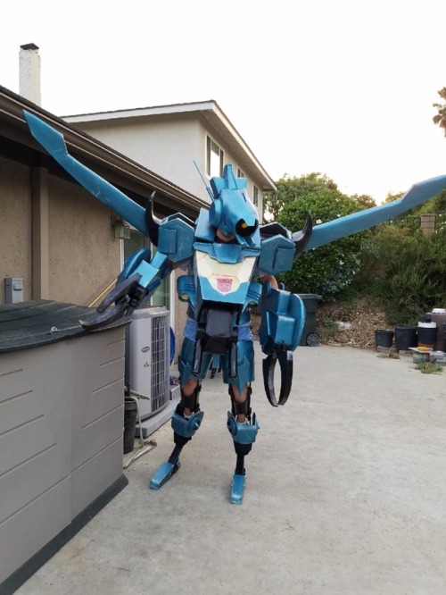 ninjatomomi:  July 8, 2017  WHIRL IS DONE (99%)!!! The last 1% are some last bit details that might not travel well and some cloth bits that I haven’t had time to do today (one of which is the anchor for the ankle covers so that they don’t twist like