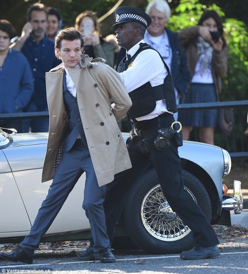  More of Louis filming a music video today (28/10/2014) 