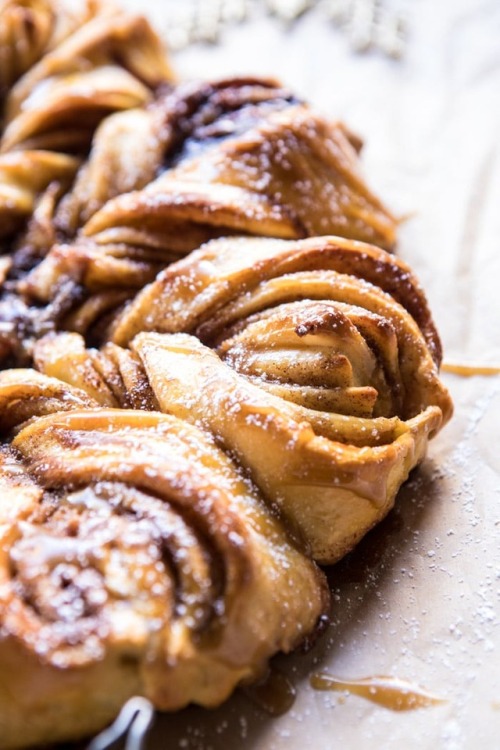 sweetoothgirl:  snowflake pull-apart monkey bread  