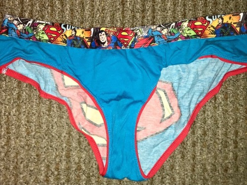 jklthong:lollyzebra:Help me reblog my wet used super girl panties!Mmmmm