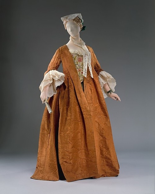 18th century French Robe Volante;1720-35, c. 17301730sc. 1735 and 1735-40