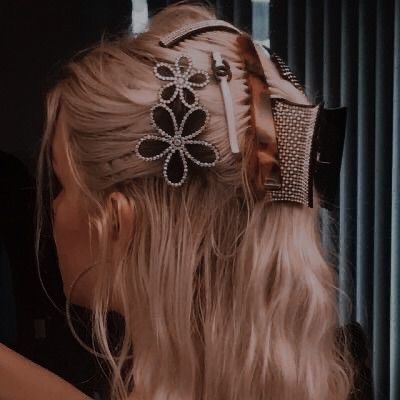( ) Chloe Bourgeois / !