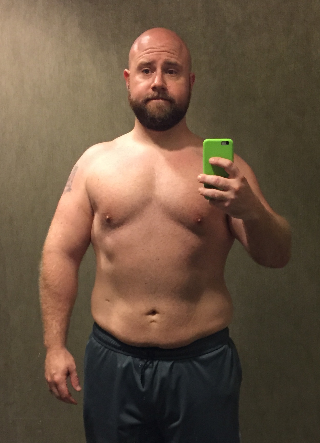 captfuzzybuns:  Awkward selfies at the gym. Making some decent progress in the chesticles