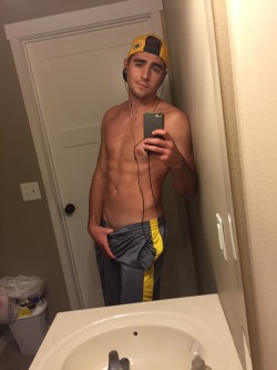 broswithcircumcisedcocks:  Tightly circumcised Green Bay fan