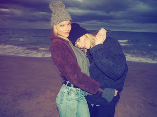 ninetay89:marthahunt: Thanksgiving cuddles 