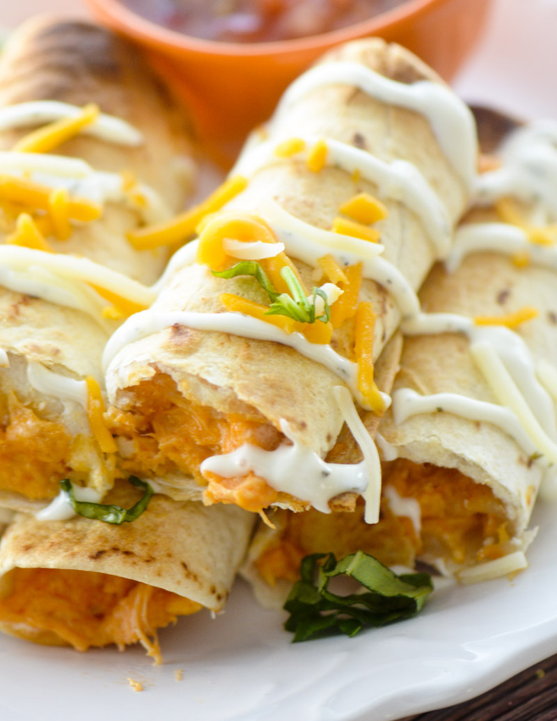 boozybakerr:  Baked Buffalo Chicken Taquitos