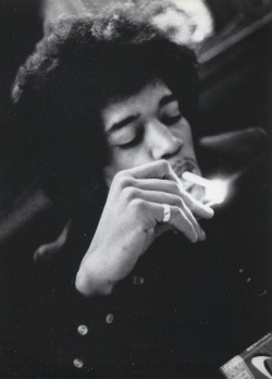 babeimgonnaleaveu: Jimi Hendrix photographed